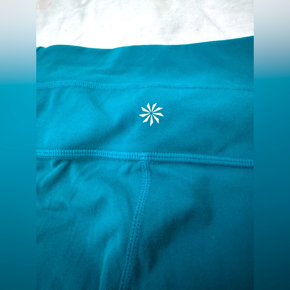 Athleta leggings size medium in amazing condition !